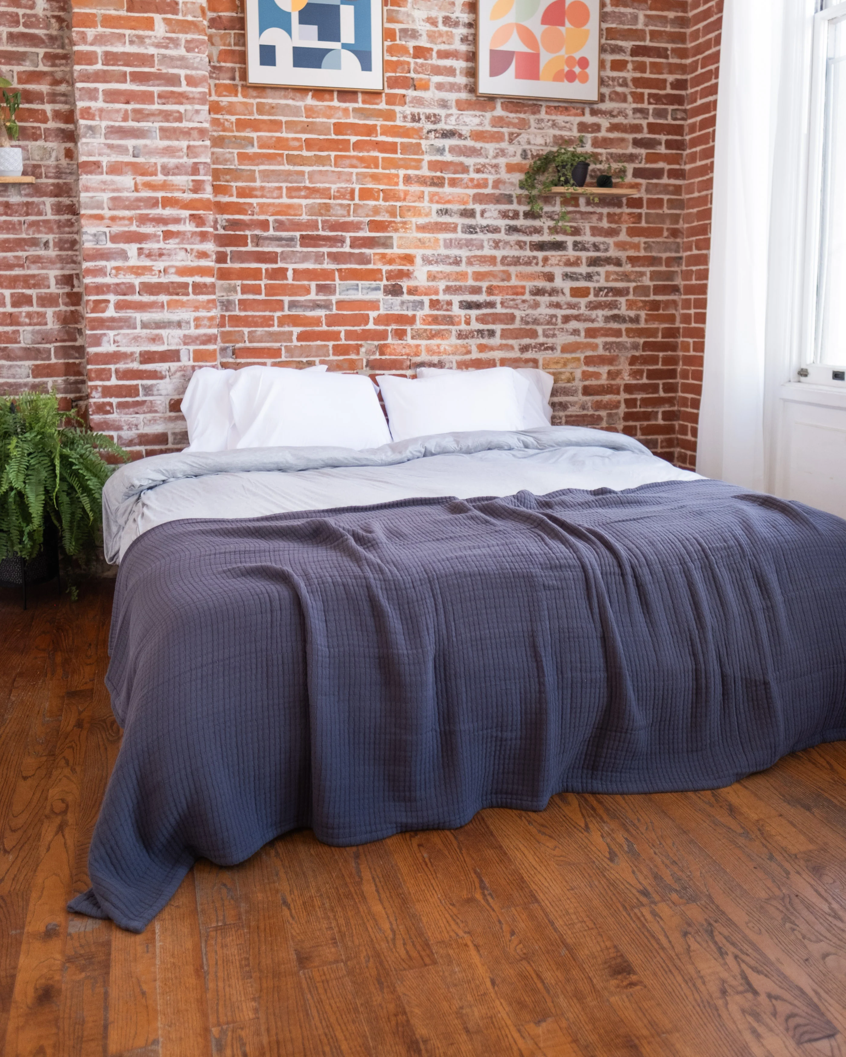 The Stitched Cotton Quilt in Charcoal - Image 3