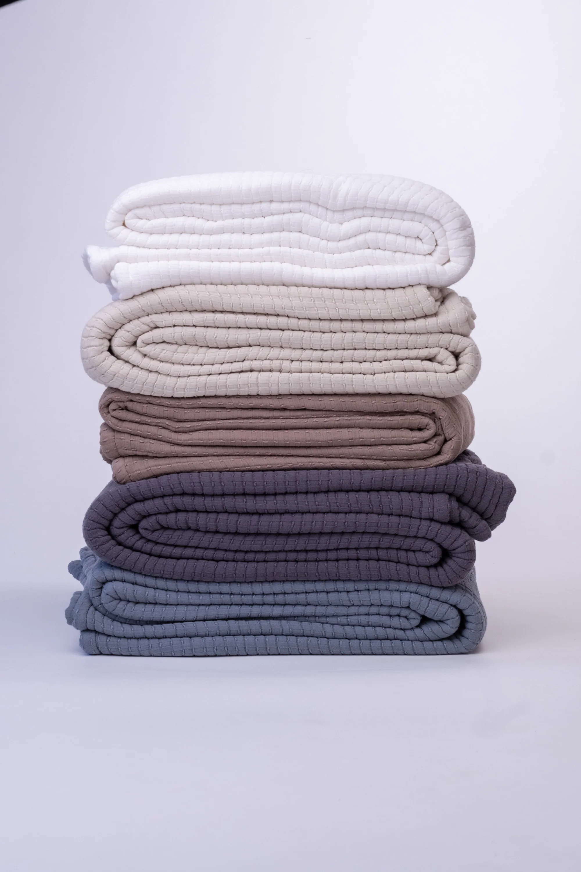 The Stitched Cotton Quilt in Bone - Image 7