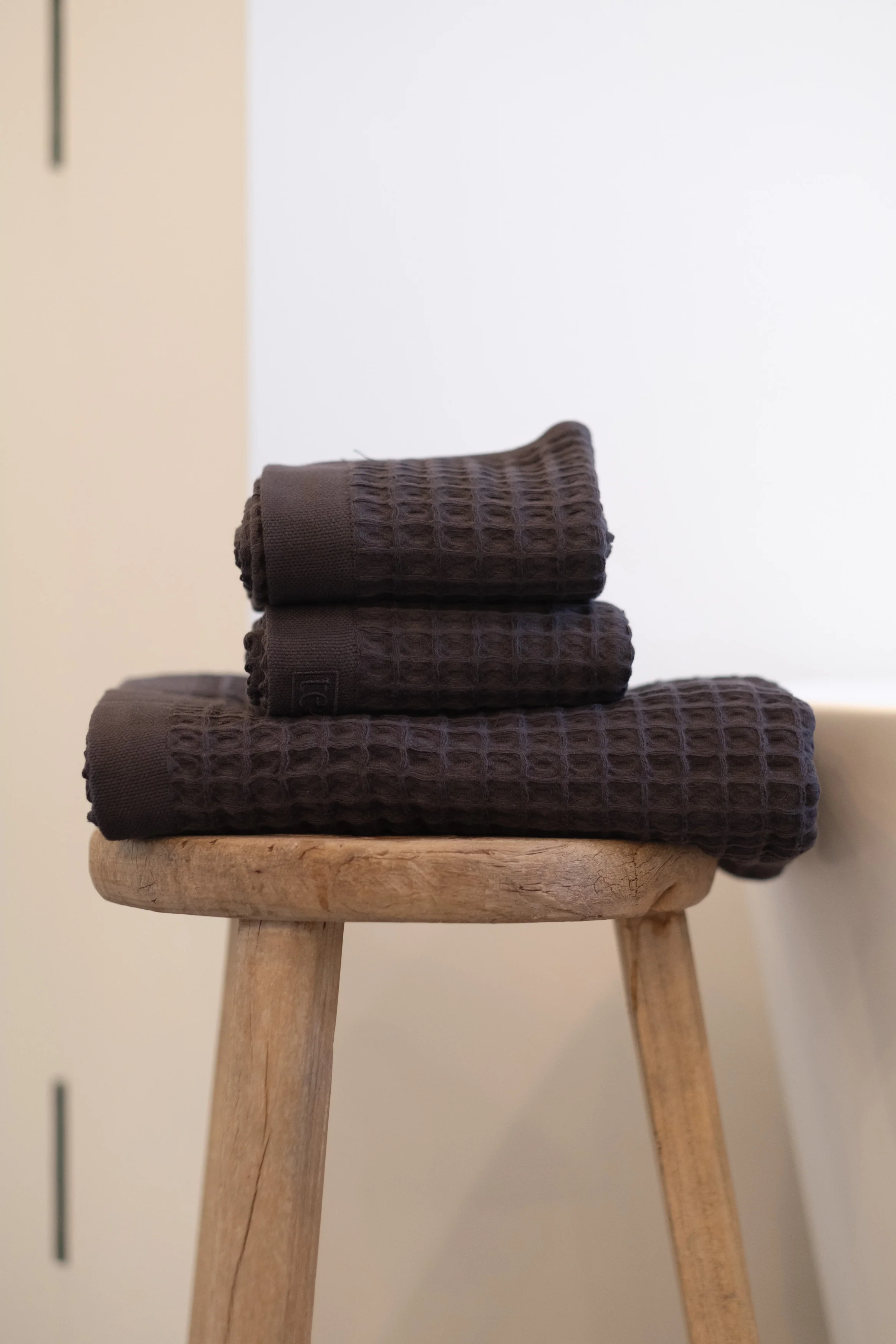 Waffle Turkish Cotton Bath Towels in Charcoal - Image 4